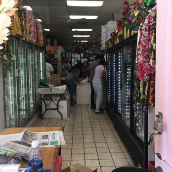 cindy's lei stand chinatown.